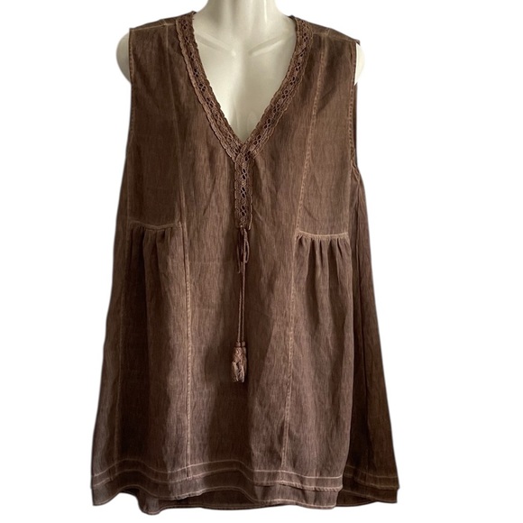 Pretty Angel Tops - Pretty Angel Linen Blend Lace Trim V-Neck Peplum Top
Sleeveless Brown Sz.S